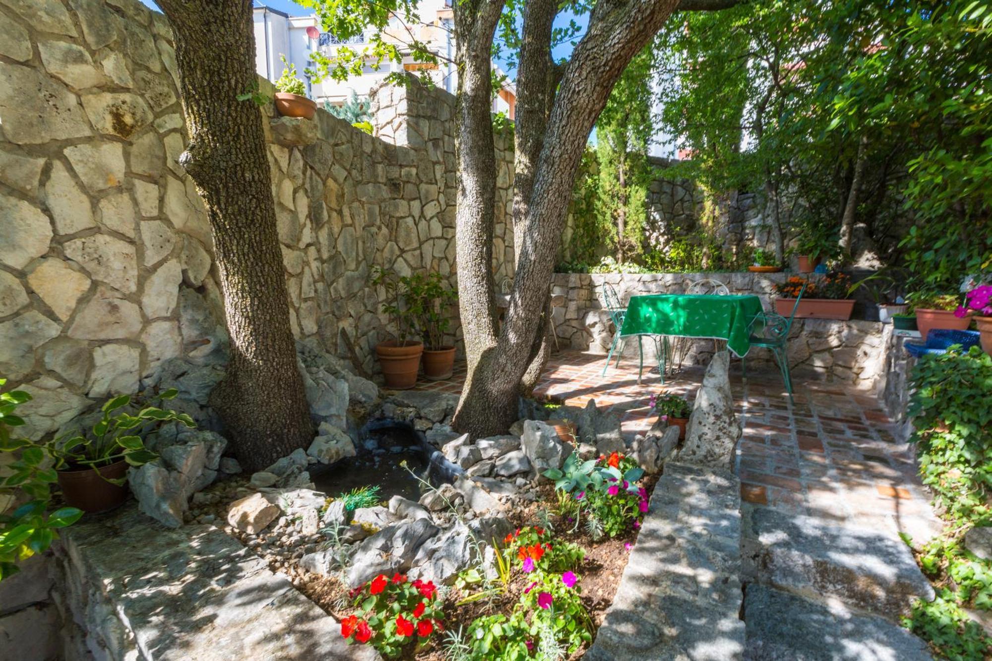 Nella. Apartment Crikvenica Bagian luar foto