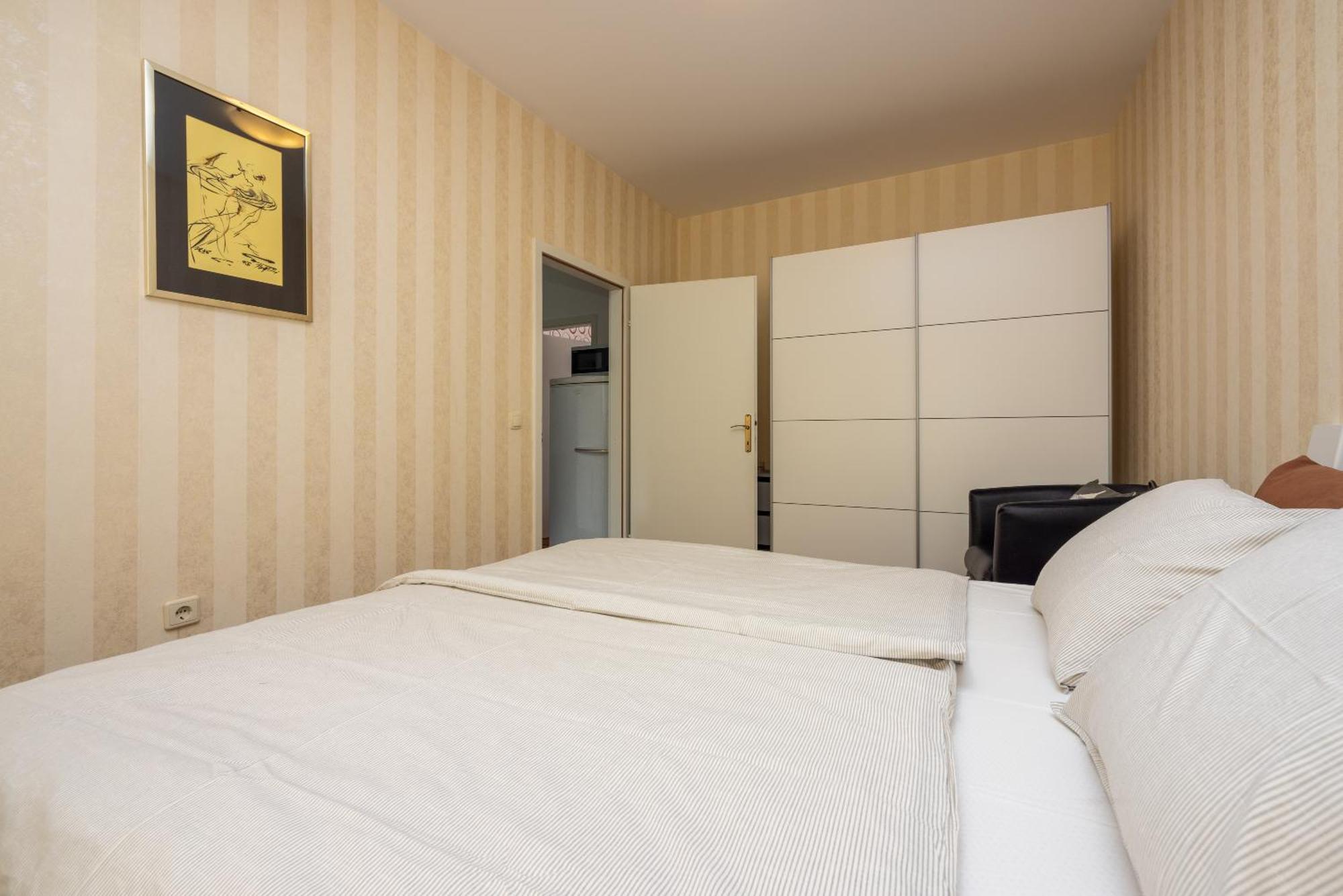 Nella. Apartment Crikvenica Bagian luar foto